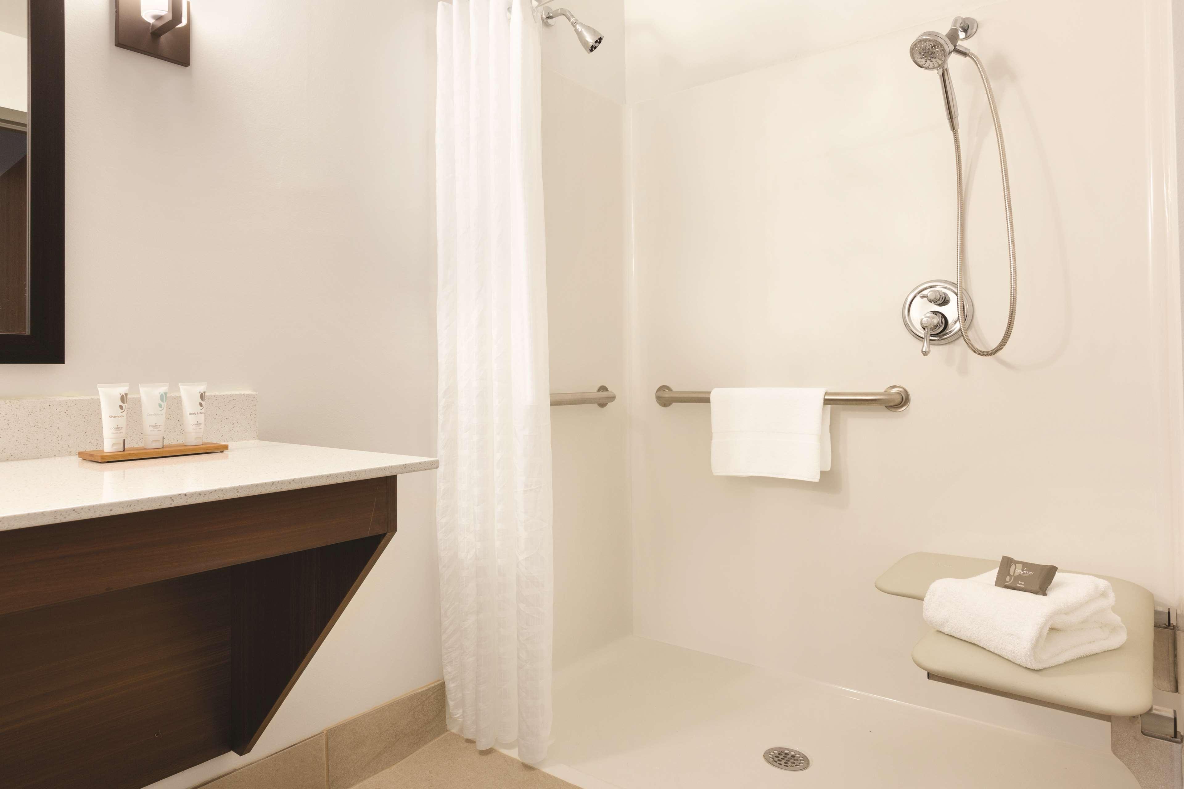 Country & By Radisson, Greensboro, Nc
