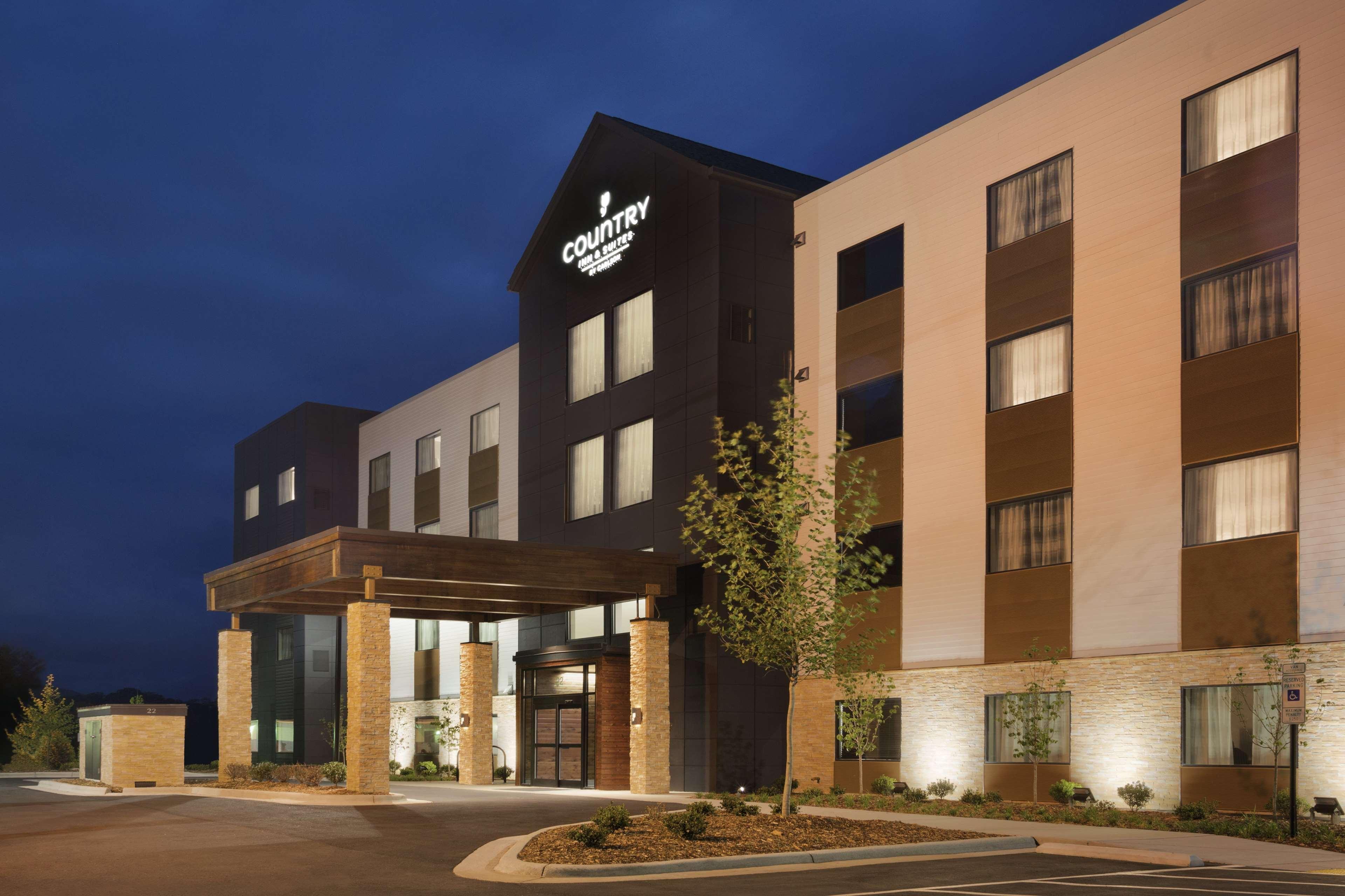 Hotel Country & By Radisson, Greensboro, Nc Greensboro