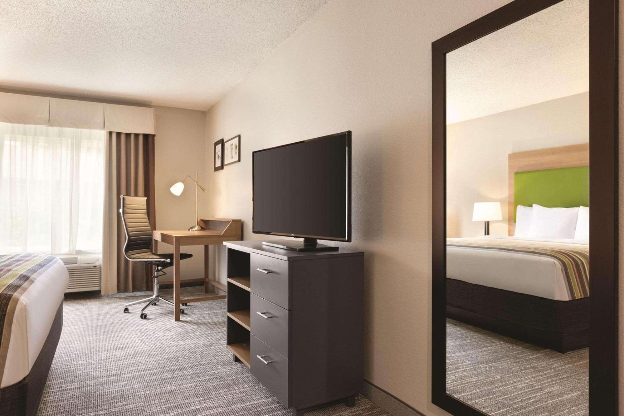 Country & By Radisson, Greensboro, Nc Hotel