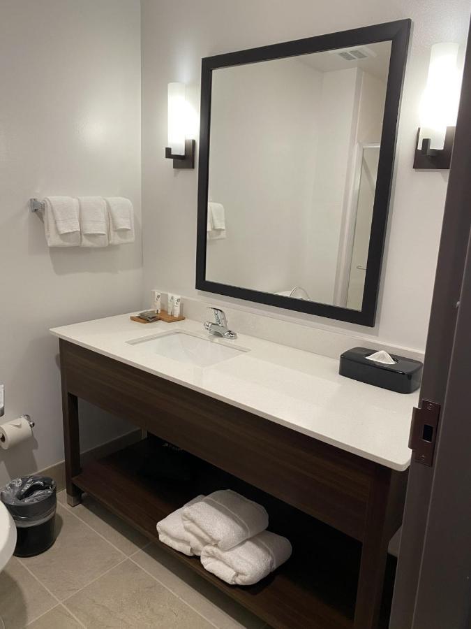 Country & By Radisson, Greensboro, Nc Hotel Greensboro